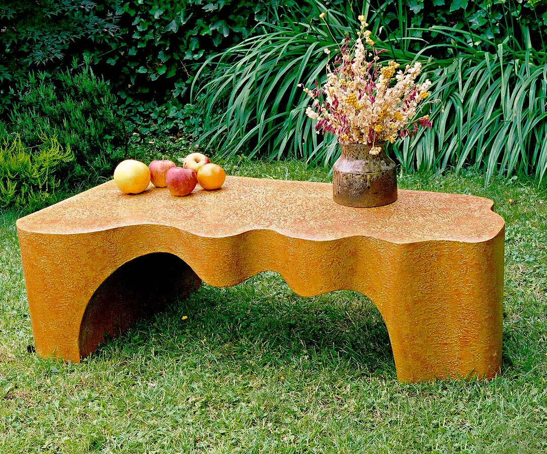 Mesa ondulante con textura cáscara de naranja
